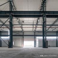 我的一个朋友是公司经营部的部长，因公司需要建一个1.3万平方米的厂房，老板要他兼