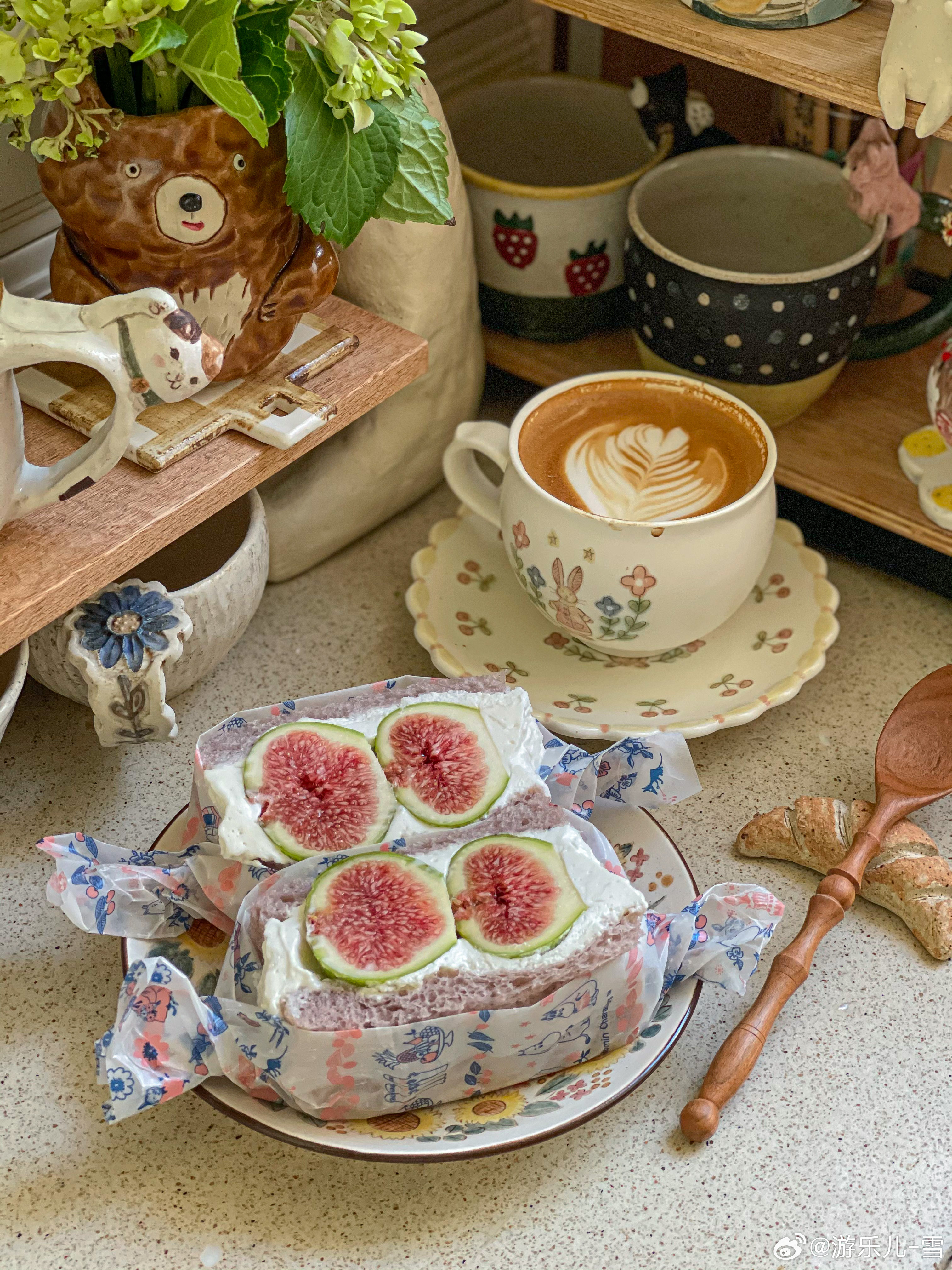 七夕快乐[爱慕]甜蜜蜜的奶油三明治很适合今天吃呢！水果用的无花果，还可以换成别的