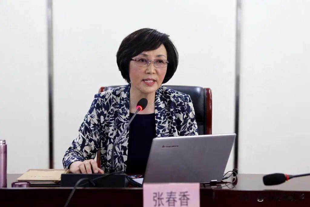 十七岁民办教师，4年之后，21岁摇身一变成了新密区矿务局裴沟矿党政办的一名文书。