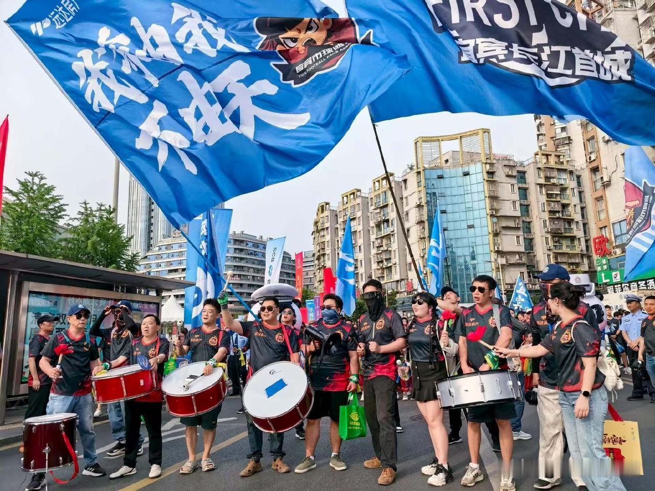 四川经济第二和第三的今晚要开战了……宜宾-绵阳，球迷准备好了，静待赛场比分。今晚