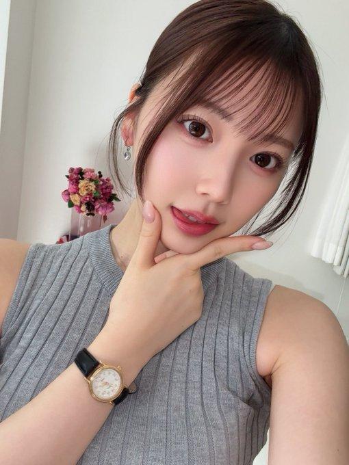 最让男孩子喜欢的女孩子类型还挺多样的。从类型上看，可爱型的萝莉萌动，像粉色娇嫩的