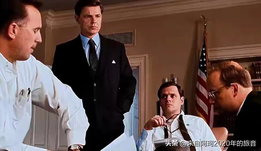 九十年代初苏联刚垮那会儿，华盛顿那帮精英可得意了。他们觉着中国就是个十几亿人的廉