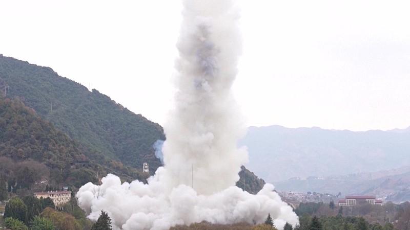中国‘温压弹能清除一平方公里内任何目标
       之前刷到过关于国产温压弹的