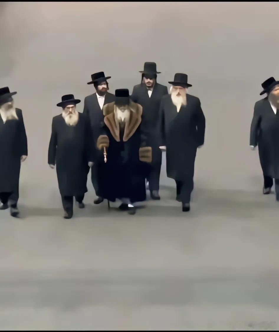 米国的主人，全球经济幕后老板， 终于知道圣诞老人为什么是白胡子老头了[doge]