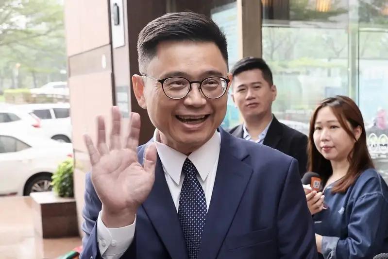 高雄市民是本身是希望赖瑞隆能出线，但是内部都摆不停，邱议莹更是声势浩大，陷入复杂