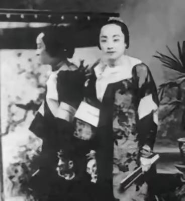 1900年，一伙德军闯入北京一家妓院，刚要侵犯一名女子，便听见女子用流利的德语说