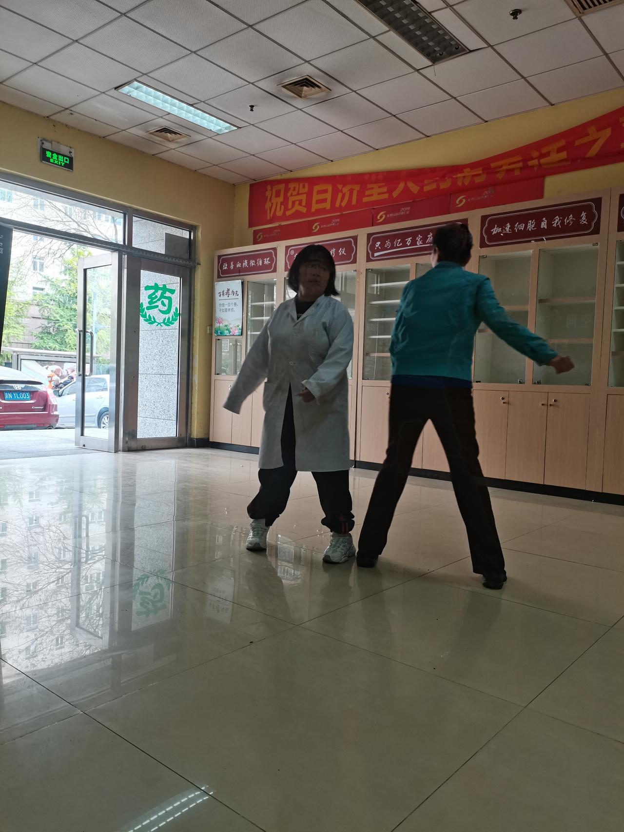 牛皮癣是不治之症吗?其实，牛皮癣并不是不治之症，关键是要用正确的方法，正规的厂家