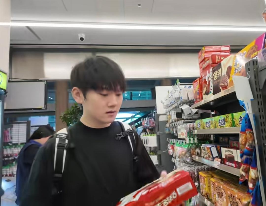 老冰的零食品味很好，我也喜欢吃好丽友派