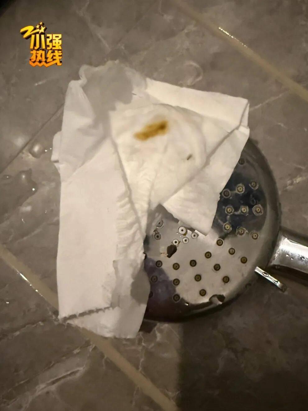 “太恶心了吧！”浙江杭州，一对小情侣开房过夜，晚上女朋友先洗澡，总觉得花洒头不对