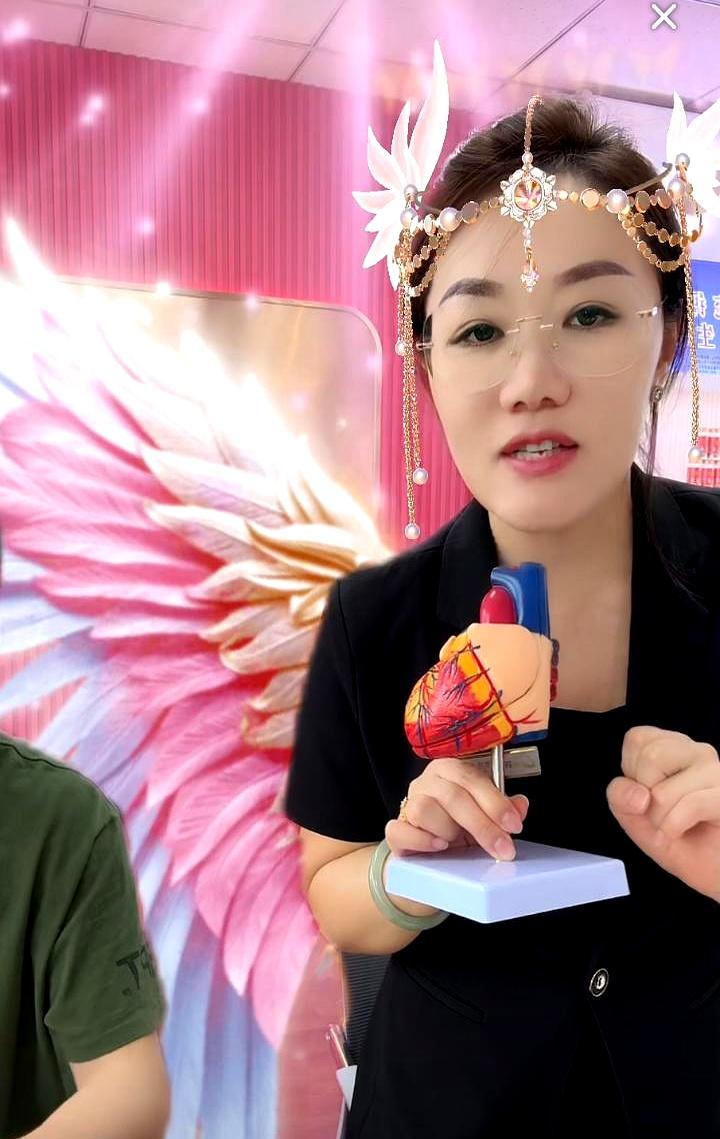 大清早八点就爬起来搞专场直播，结果直播间才孤零零守着七百多人，这反差也太扎心了