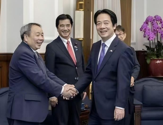 赖清德与石平，两个小丑又在台湾碰面了，背后隐藏的是卖台卖国的政治算计，终不会得逞