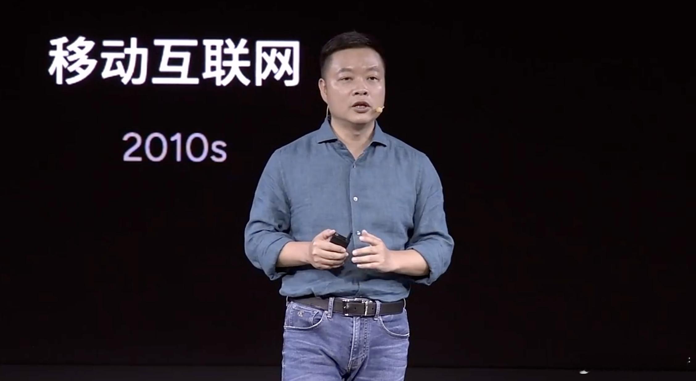 何小鹏在发布会开始，科普了一下互联网、移动互联网、云、AI等等的历史，确实想要讲