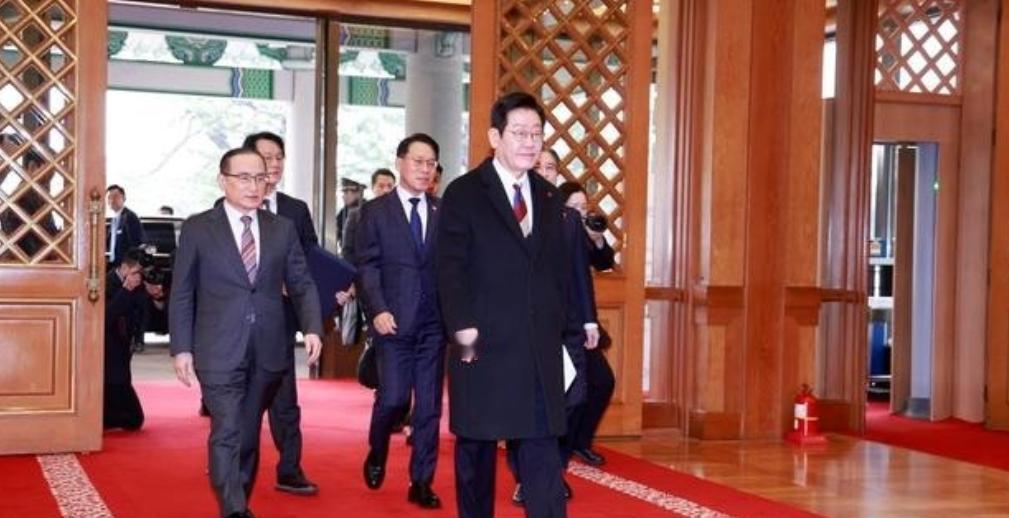 修高铁直通北京？很多人以为这是李在明的“政治作秀”。错！真相是，韩国经济的氧气管