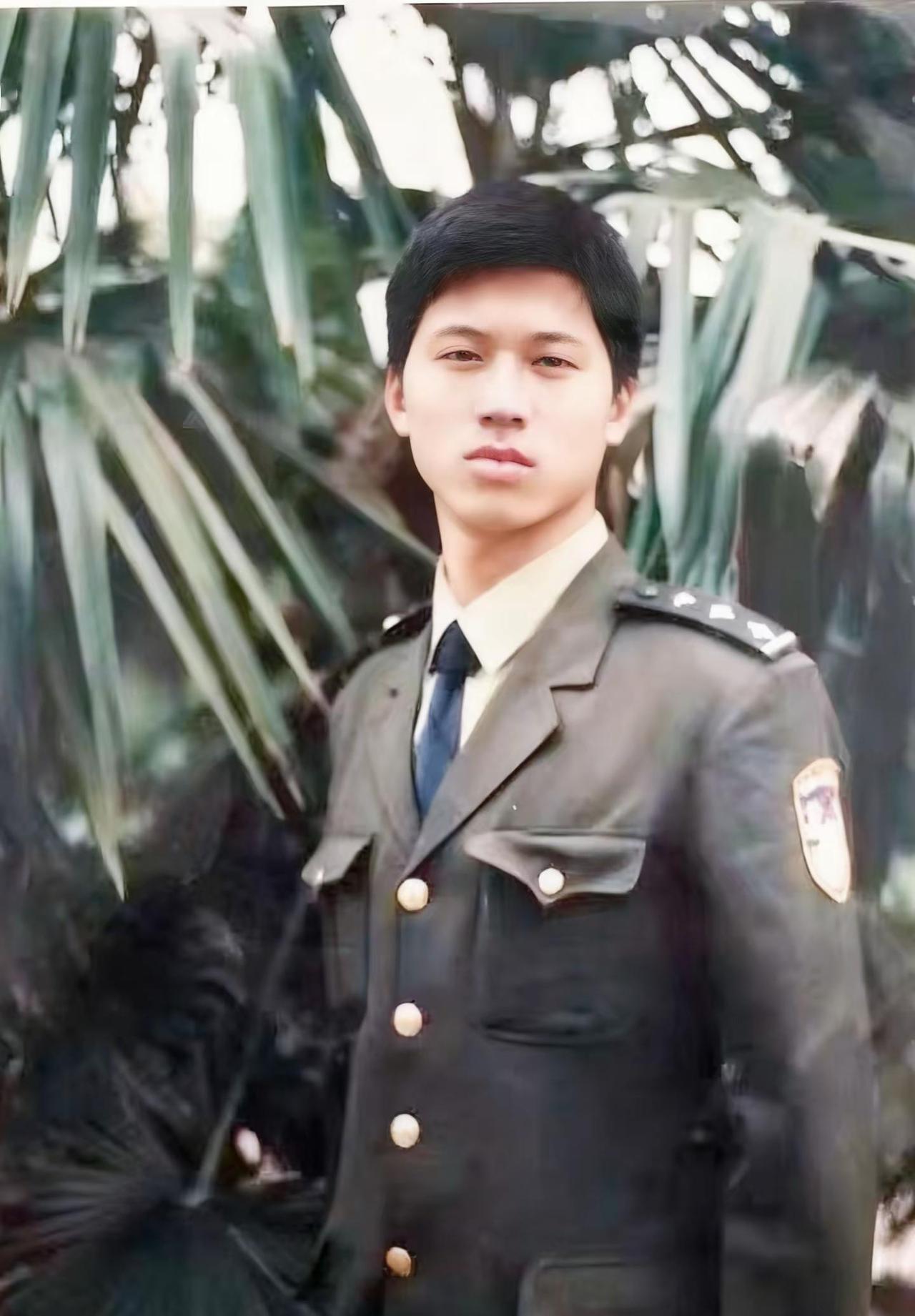 祝所有民警、交警，狱警，刑警，特警，辅警，战友们警察节节日快乐[玫瑰][玫瑰][