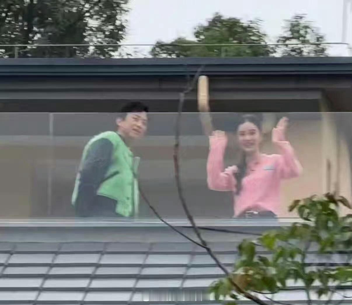 曝邓超Angelababy重庆录节目邓超Angelababy同框梦回跑男第一季邓