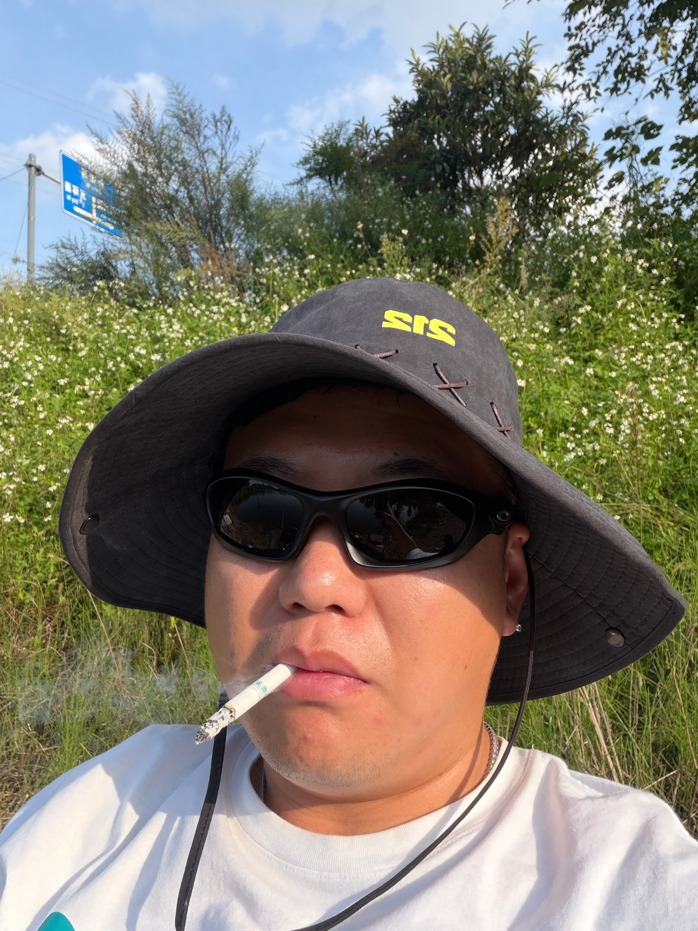 看来是白不回去了钓鱼  ​​​