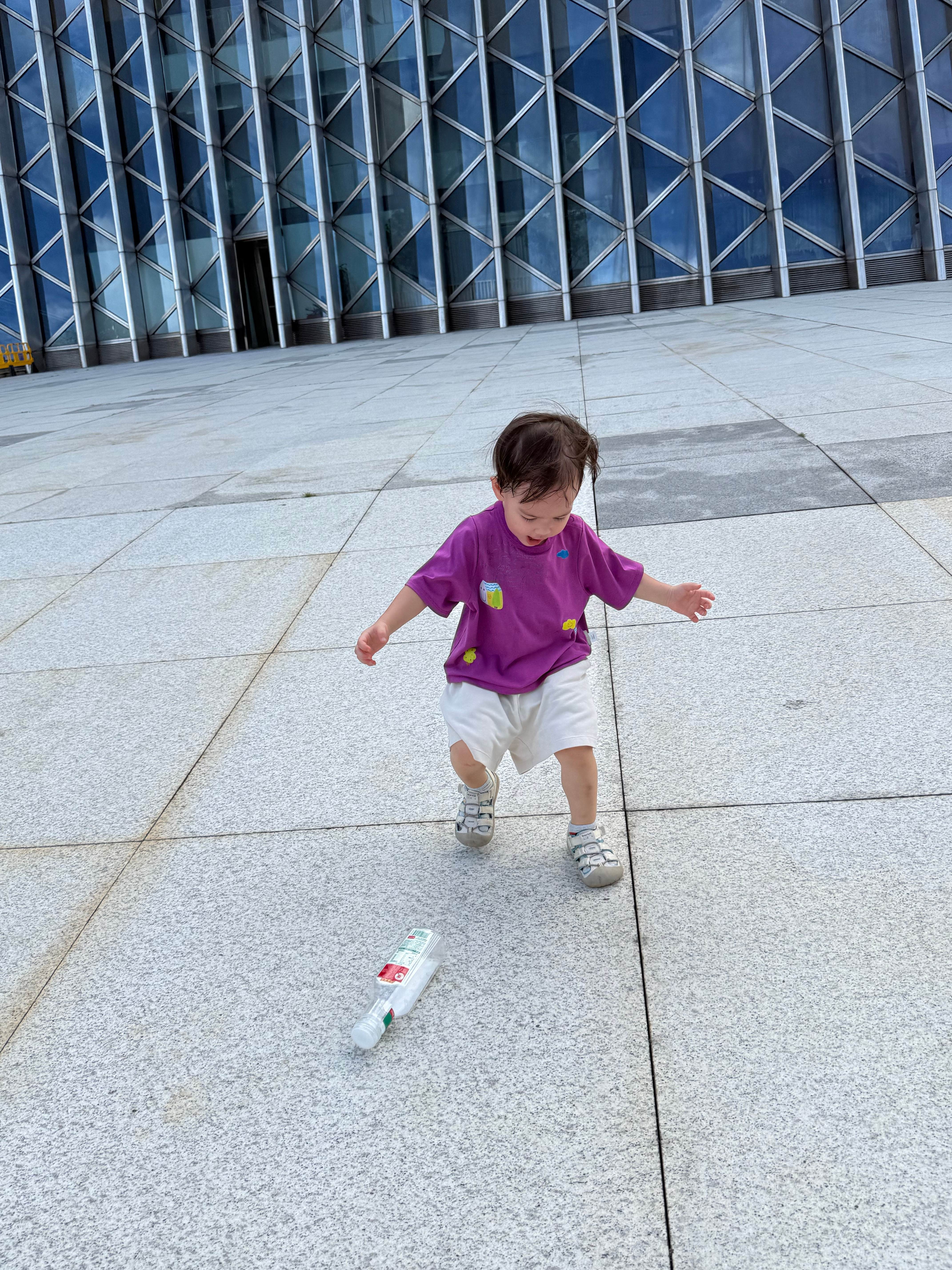 女足幼年射门练习： 