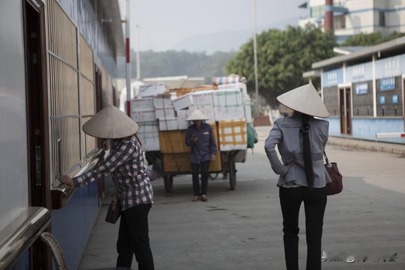 越南姑娘有哪些吸引人的优点? 
越南姑娘确实有不少吸引人的优点。她们大多勤劳能干