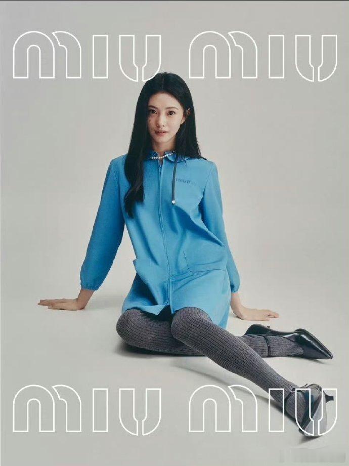miumiu继钻石内裤后又出灰色毛线裤。。。连刘浩存都穿不好看 