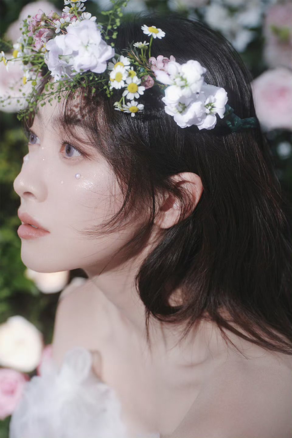 宋茜宋茜[超话]宋茜新剧穿婚服办葬礼 ​​​