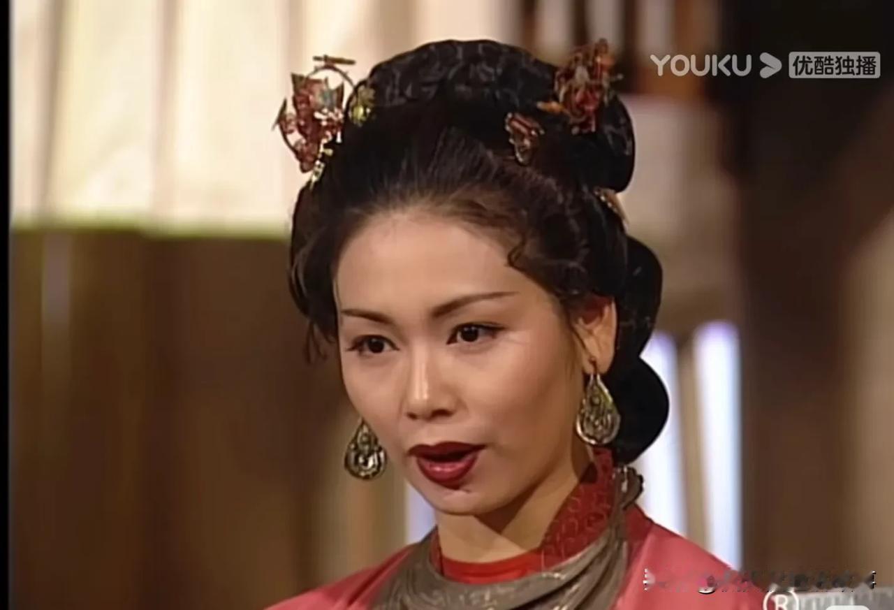 网友提问《鹿鼎记》里，聪慧美艳的洪夫人苏荃为啥要背叛教主，主动下嫁韦小宝？这事儿