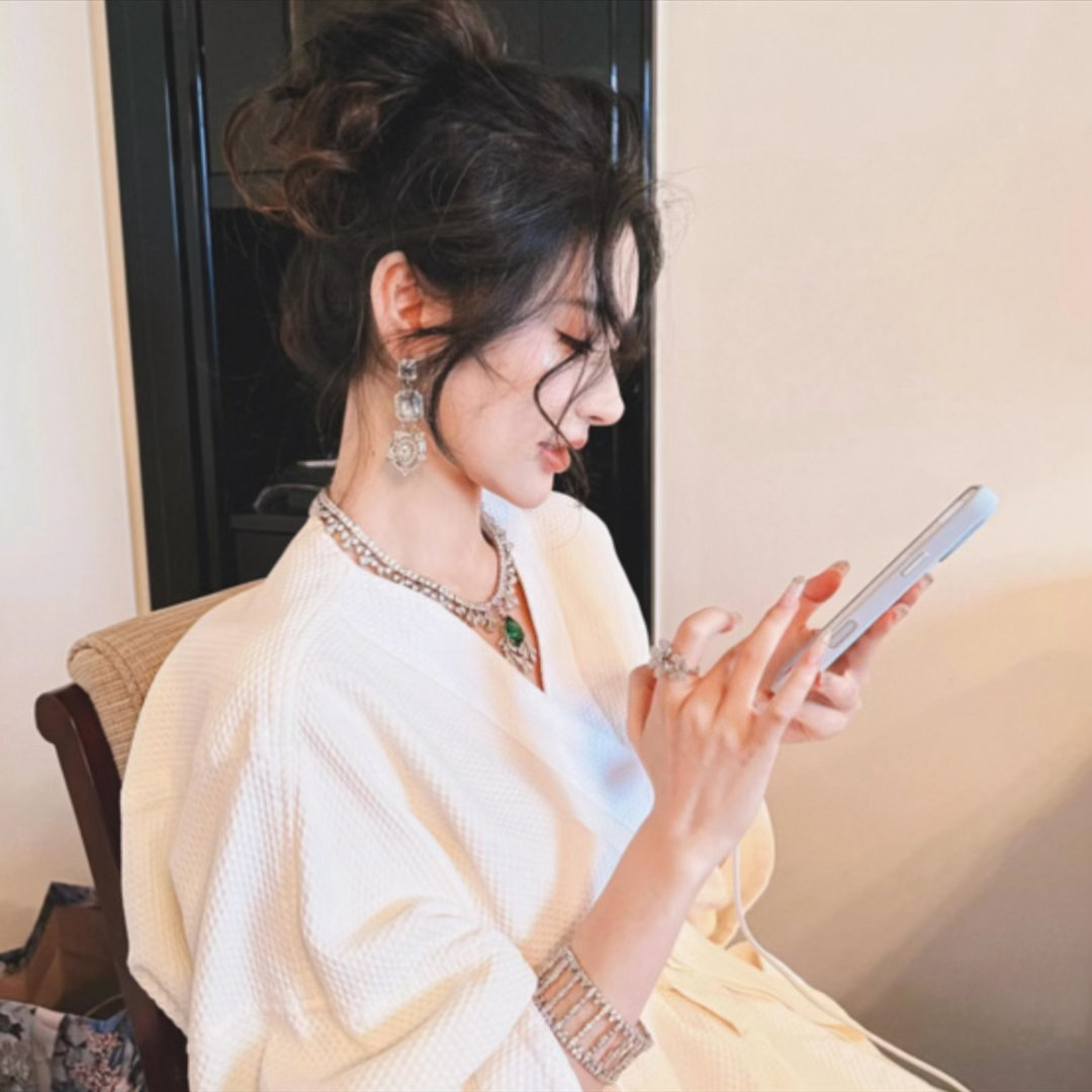 那是我第一次觉得爱比自尊重要 所以我问了你很多为什么 后来我妥协了 