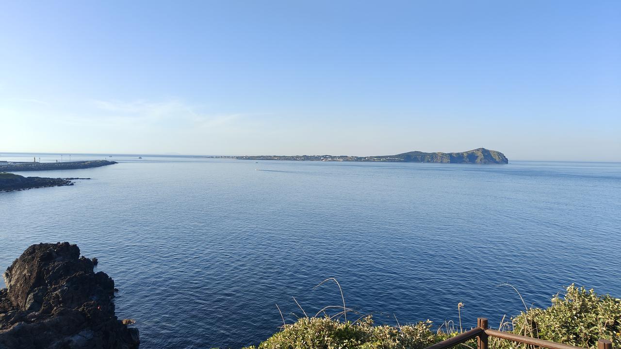 城山日出峰，上面有火山口