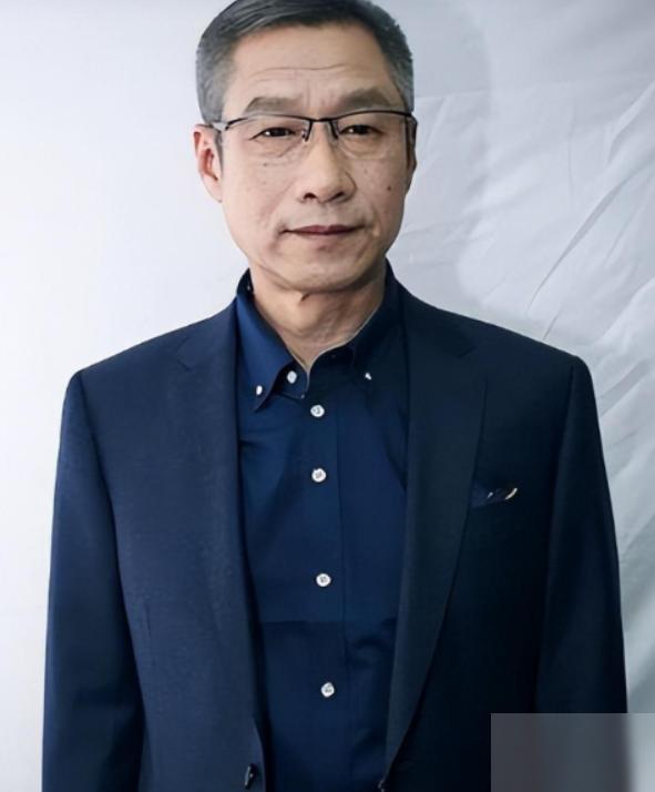 哥哥病逝后，16岁侄子无人照料，他心一软直接接回家当亲儿子养，这个网传故事真正扎