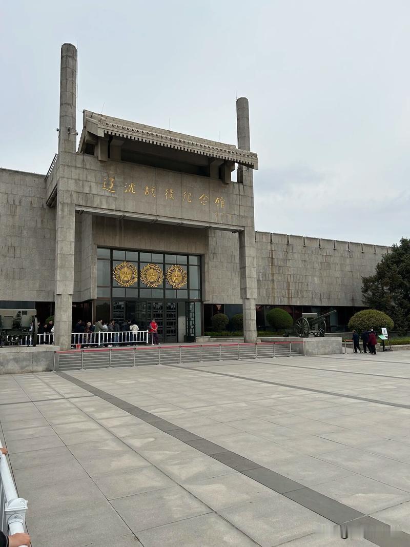 锦州美丽的地方有很多、下面推荐部分经典的旅游景区

1、锦州笔架山
2、古塔公园