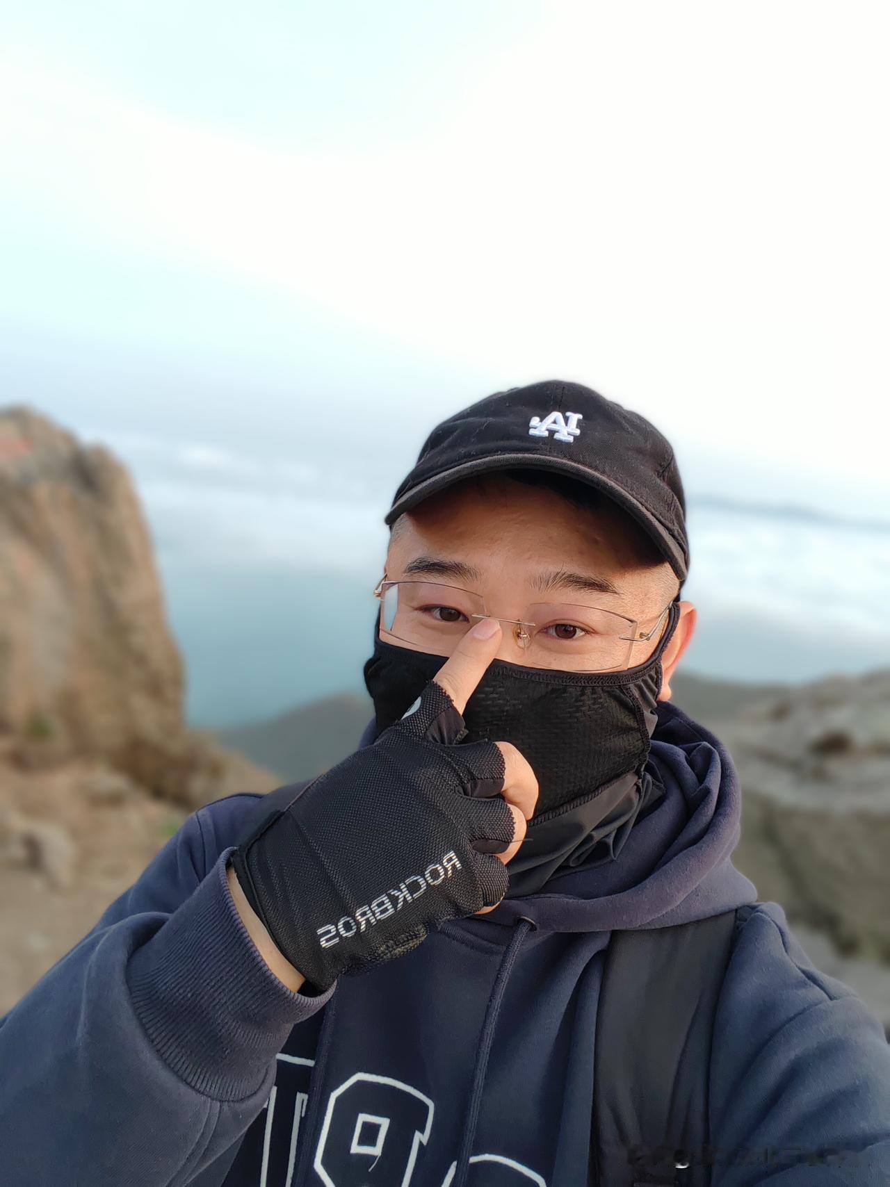 发一张站在高山上拍的图片