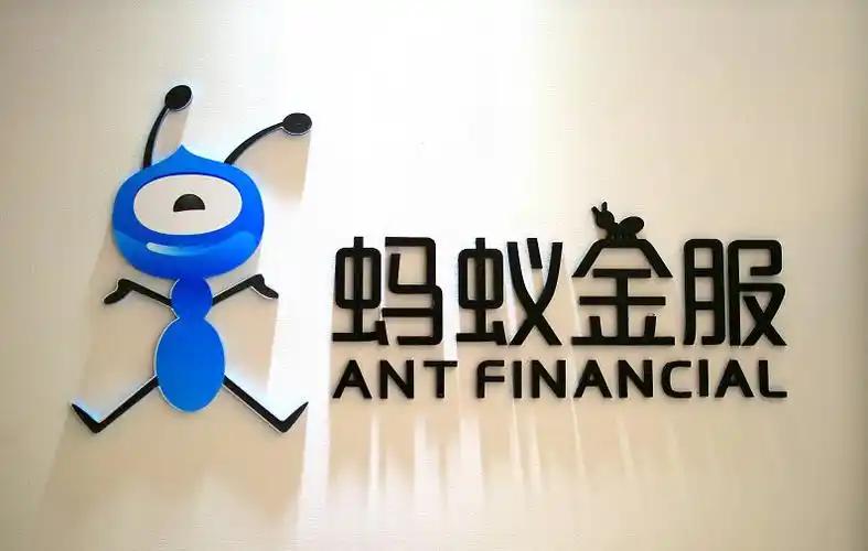 当年如果让蚂蚁金服上市，后果有多严重？恒大两万亿的窟窿到现在还在填，而蚂蚁若是带