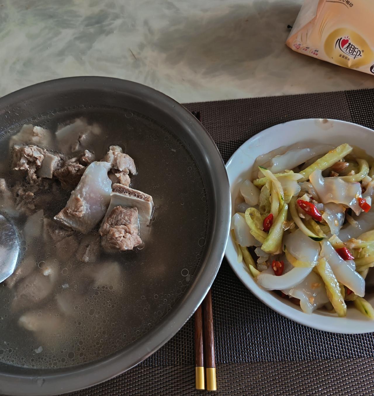 金窝银窝不如自己的“狗窝”，这话一点都不错，还是在自己家里舒服。

这几天在外面