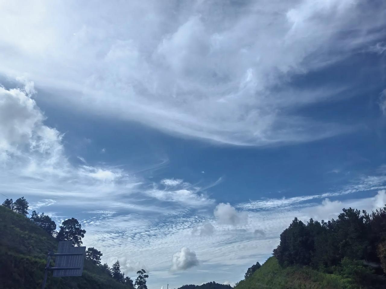 前几天回娘家，我妈问我，有没有回去过家婆那，我如实相告：今年还没有回去过。

她