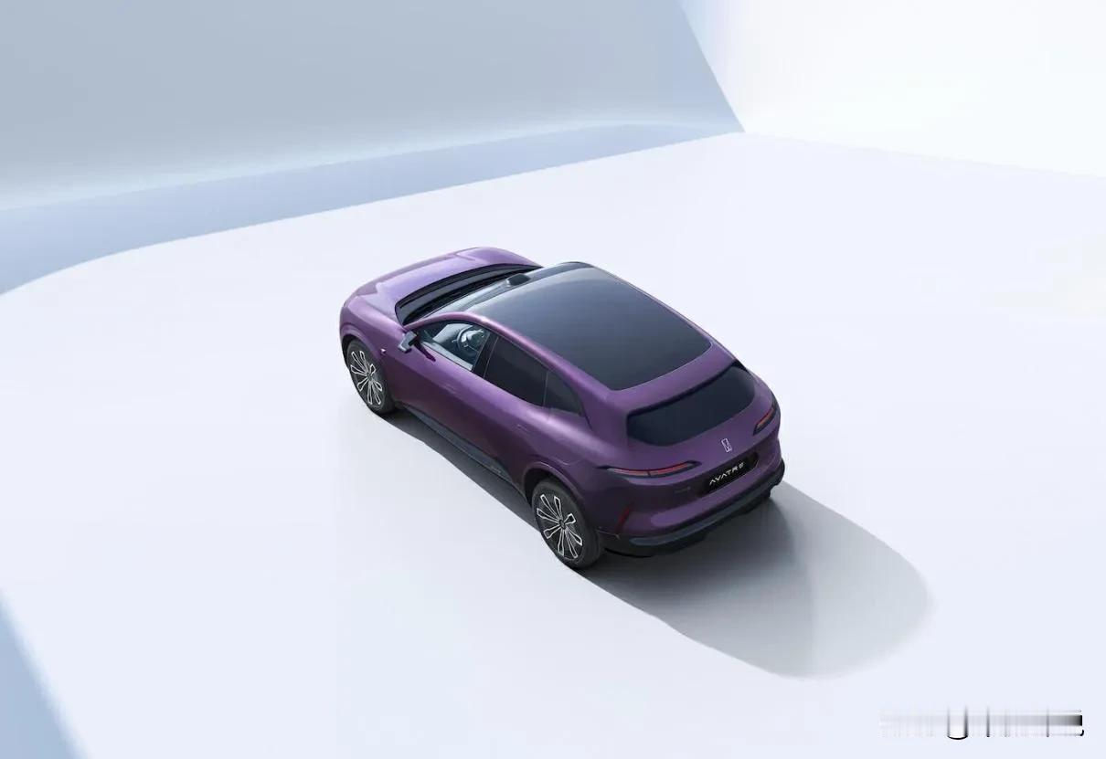 又是华为的智能、又是宁德时代的超充，阿维塔07身上装的那些“行业标杆”，我们可以