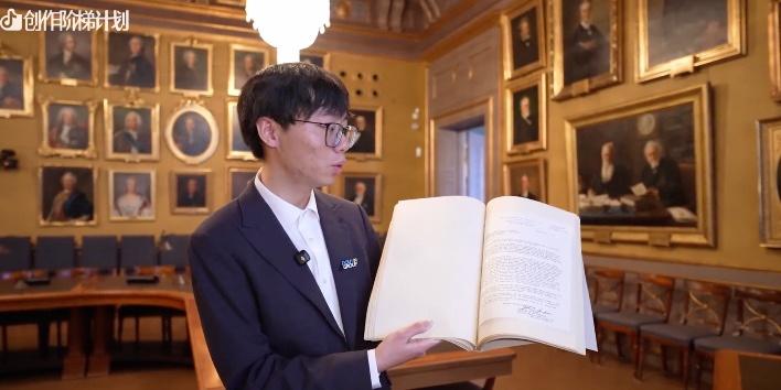 看到信件原件的那一刻，我真的被震撼了，历史的厚重感扑面而来。杨振宁李政道的名字，