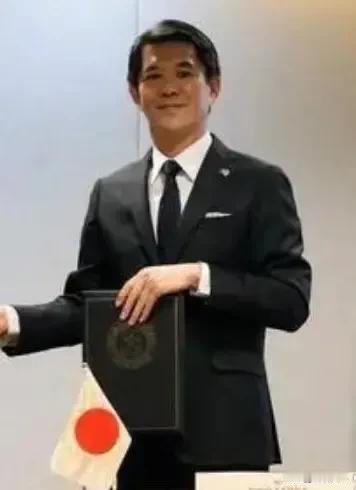 日本是真的坏透了！
日本驻菲律宾大使跳出来指责我们在南海正当行为是“加剧地区局势