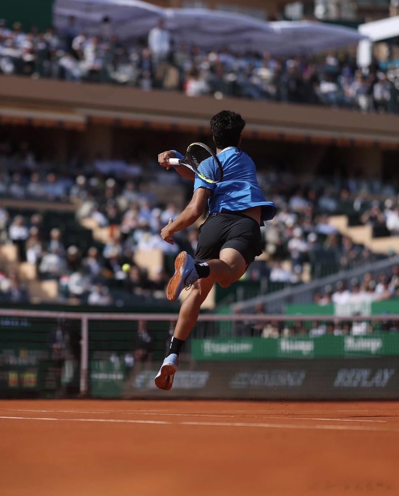 ATP  两盘都率先破发，最终都被逆转！至少今天胜利之神没有眷顾阿尔卡拉斯！阿尔