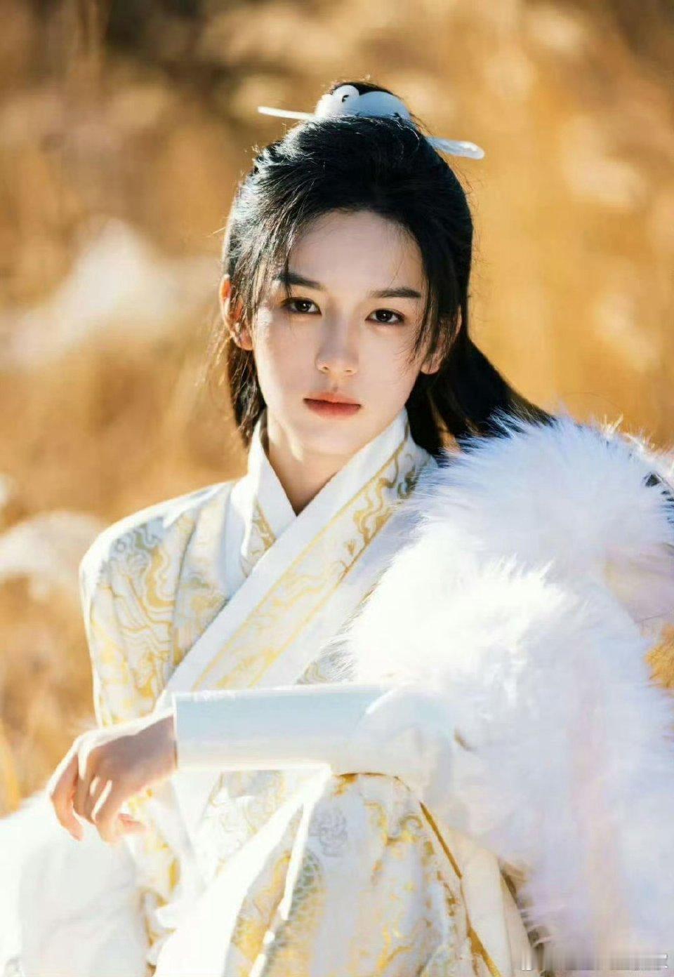 女扮男装能用清俊小生形容的：周也真的好精致好俊俏好漂亮 ​​​