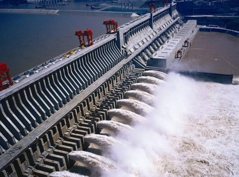 日本安的什么心？2000年，一批价值28万美元的钢板被运到三峡大坝用于制造承受冲