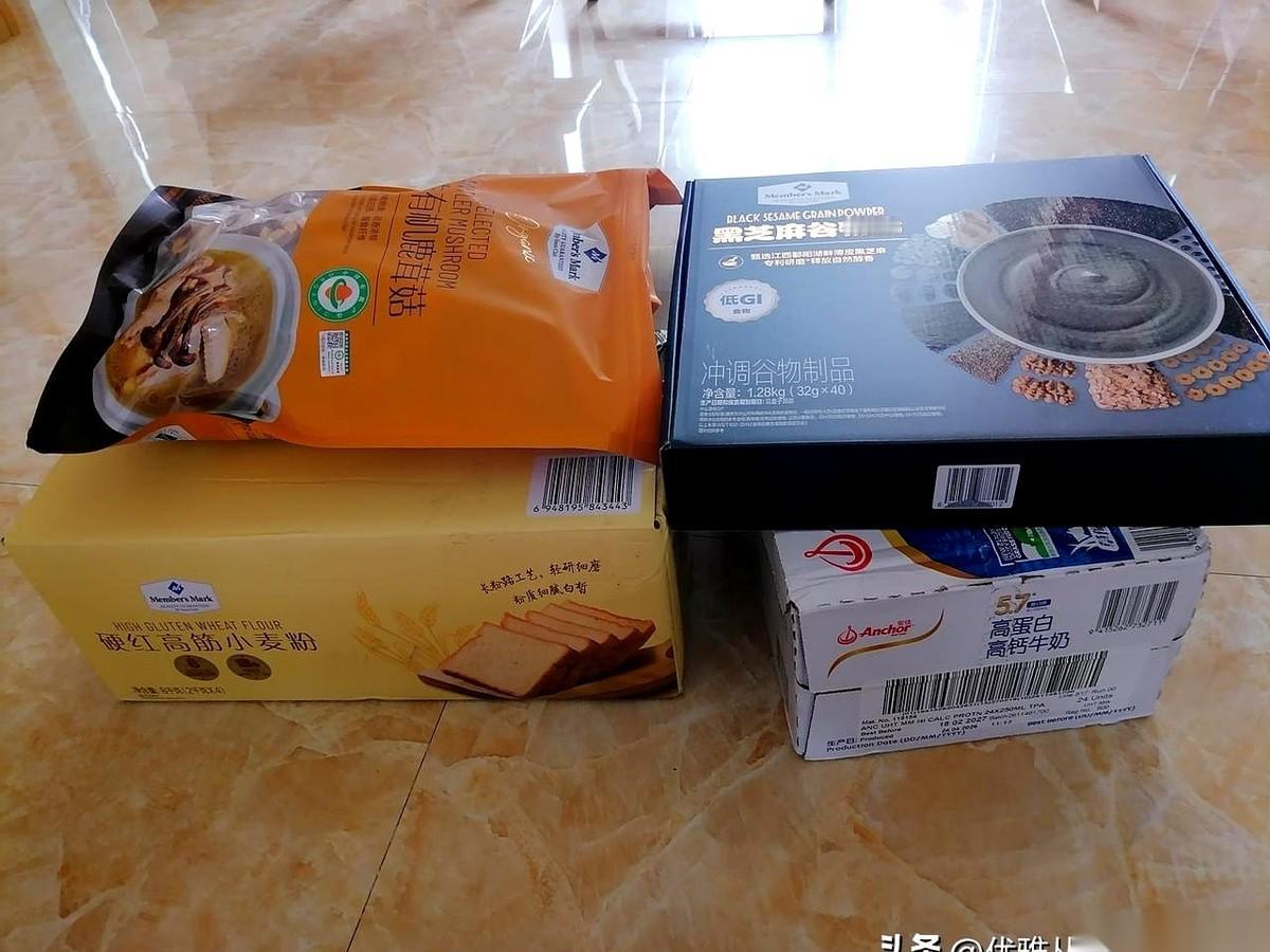 收银台的红外线扫过最后一件商品，屏幕上跳出个数字：321.7元。我扶着购物车的手