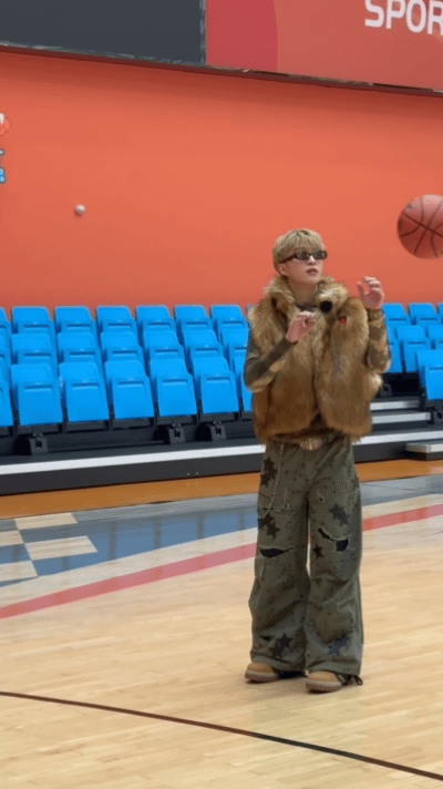 范丞丞在黄子韬面前装了把大的被范丞丞的三分球帅到了 范丞丞用一记三分球，在黄子韬