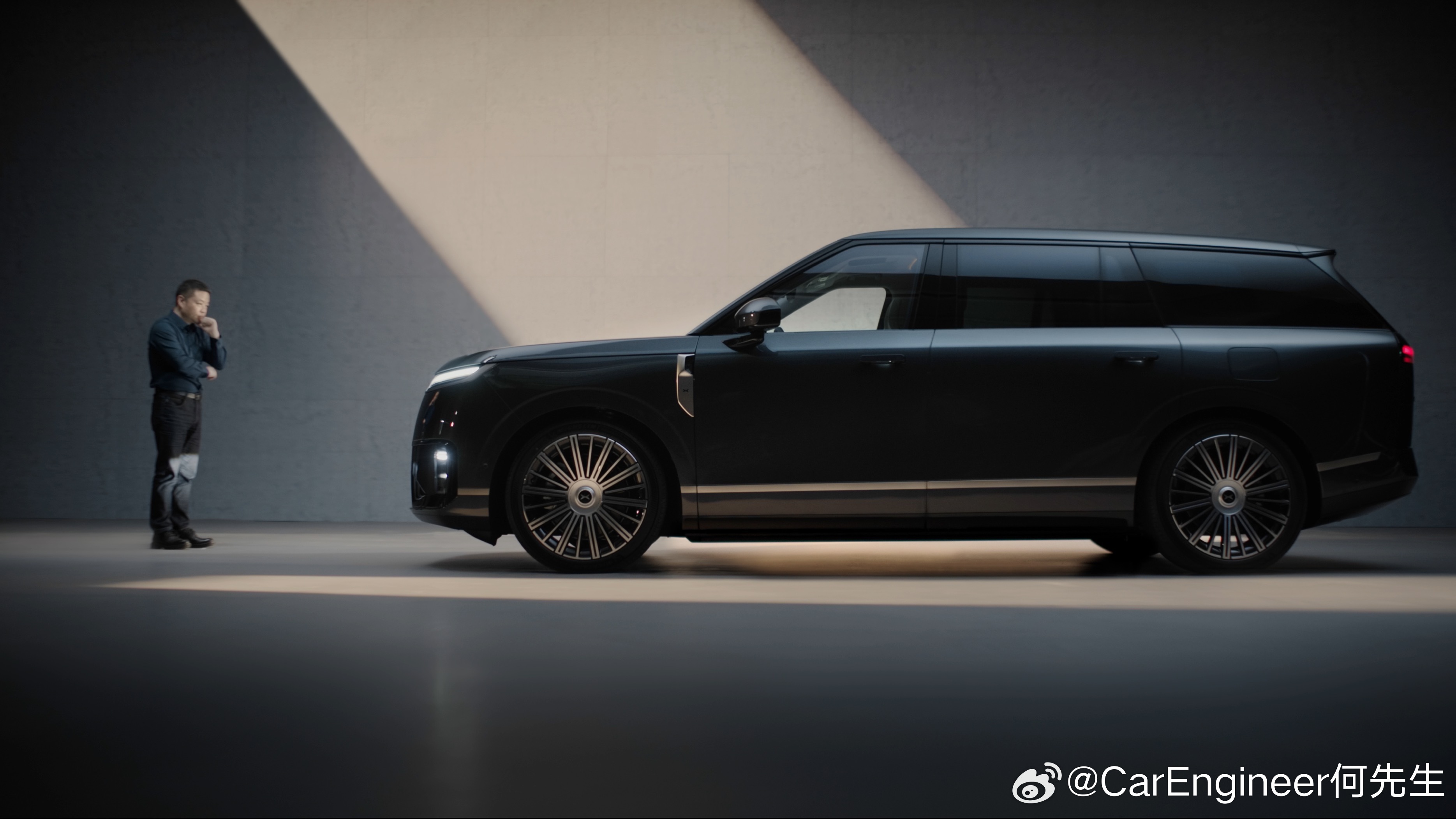 这车看上去真高大，很气派。侧面是最好看的，前脸是小鹏家族前脸。像揽胜的地方主要是