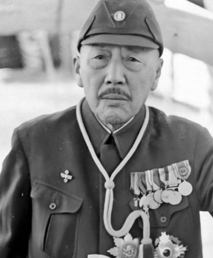 [太阳]1975年，在东北深山，一个猎人发现一具骨骸，心里很难受，当他看到骨骸旁