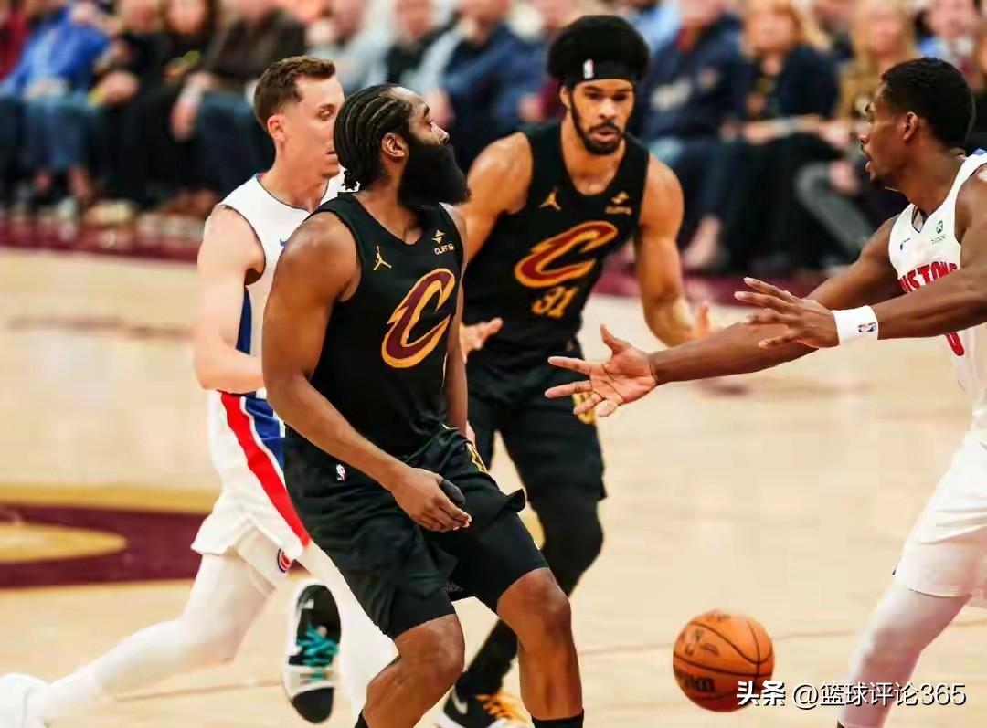 到骑士后，哈登场均减少6.3分，阿伦场均增加8.7分。

哈登:
得分:快船 2