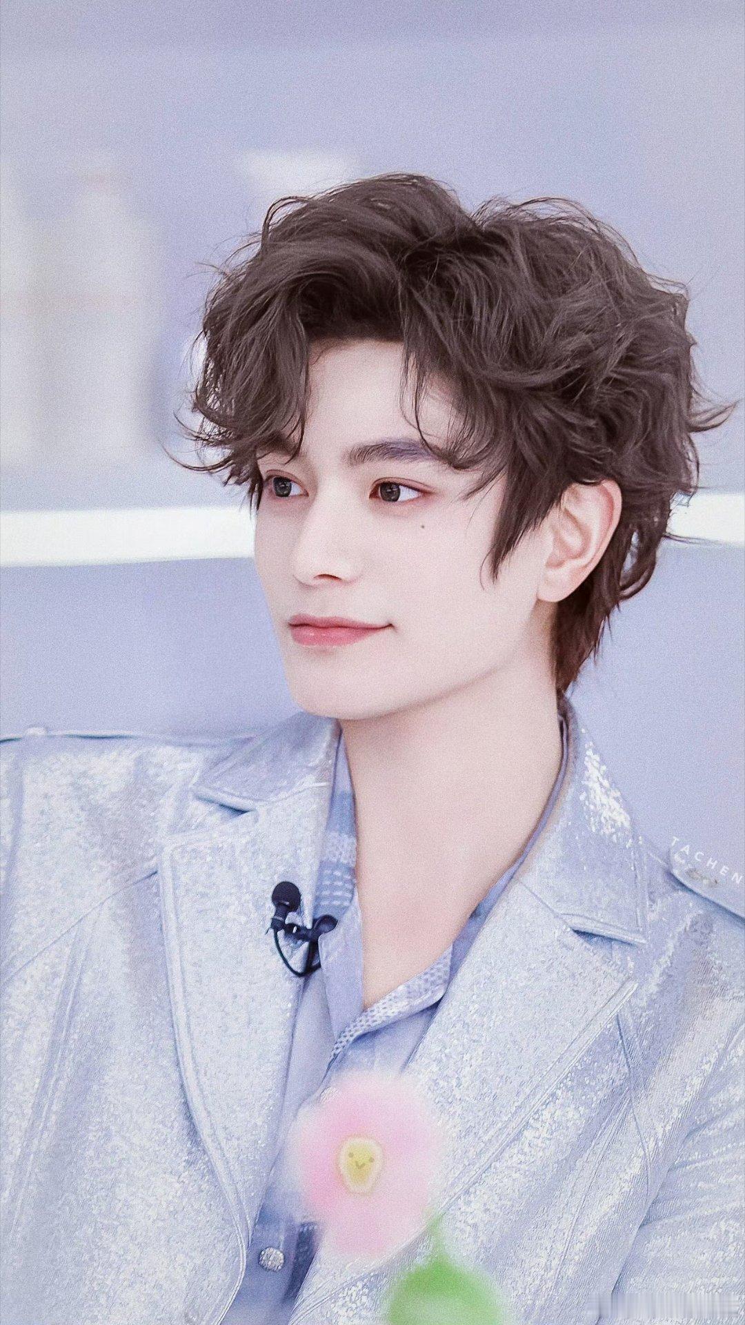 丁禹兮赵凌 丨丁禹兮张海虾你的每次亮相, 都是视觉盛宴, 从不辜负每一次注视。