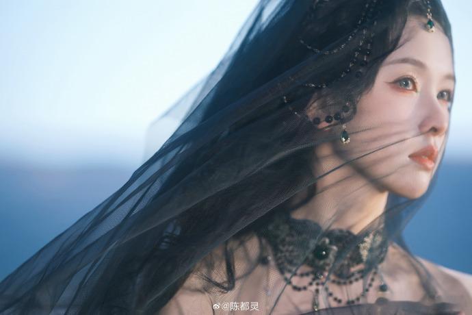 陈都灵游戏cg建模脸这组照片真的完全海地女战神来的真的不是游戏cg建模脸吗！ 