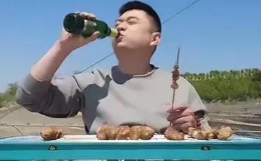 1、墓地巡逻员，月薪18,000，每天就是到墓地转一圈，想什么时候下班就什么时候
