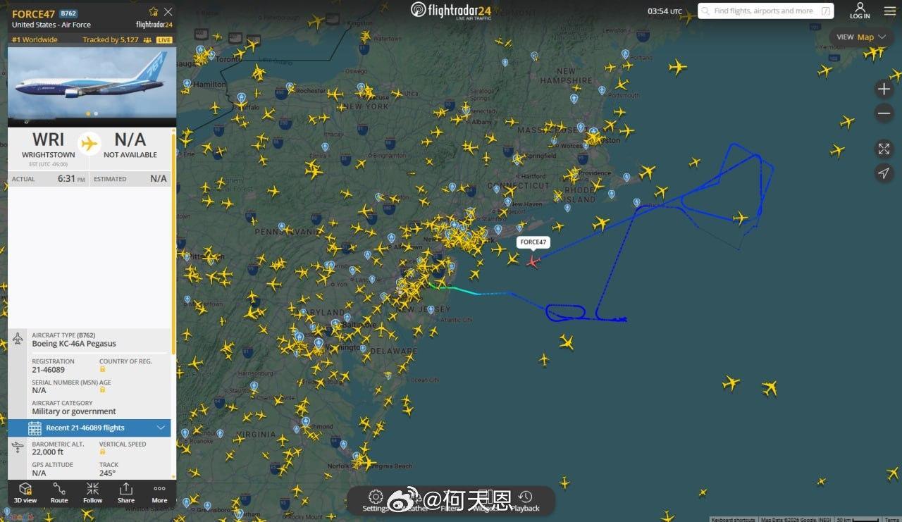 刚刚，美国空军一号被发现掉头并返回华盛顿特区附近的安德鲁斯空军基地。此前，该飞机