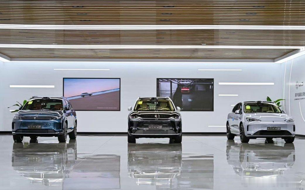 赛力斯将推出车载厕所赛力斯直接把厕所搬上车也太敢想了！高速上用完一关门，密闭车厢