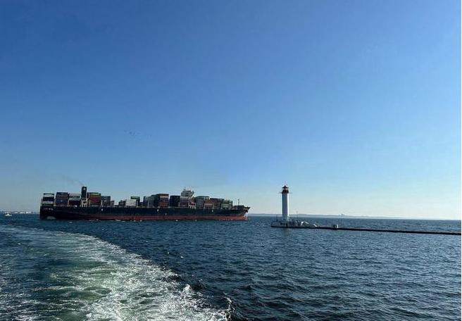 今日，悬挂香港行政区旗帜的“JOSEPH SCHULTE”号集装箱货船抵达土耳其